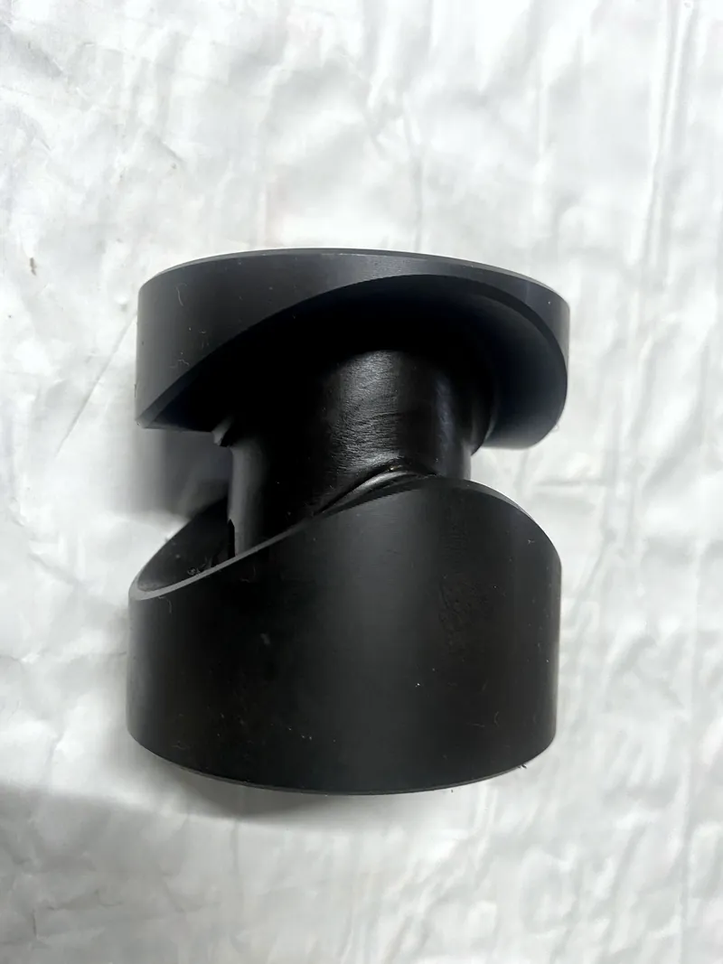 黒染めのカム部品